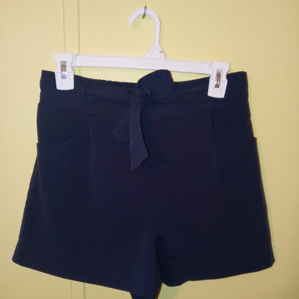 Casual tie up shorts